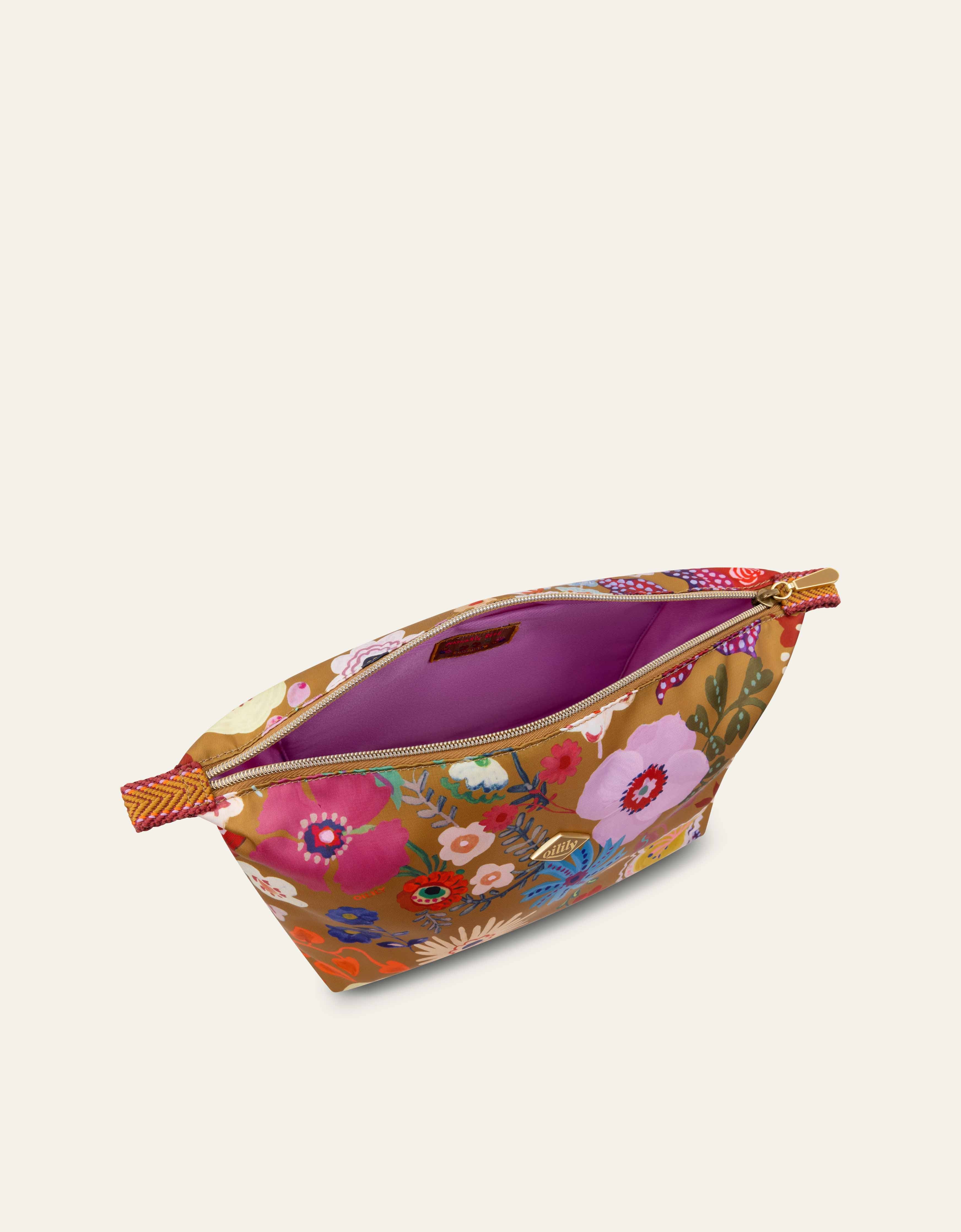 Claire Toilettas - Image 2
